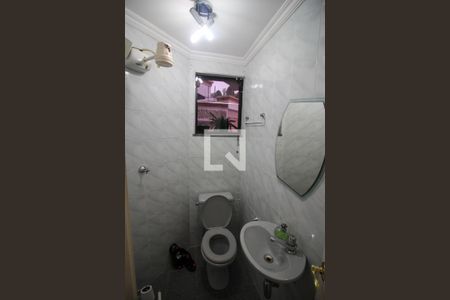 Casa de condomínio à venda com 232m², 4 quartos e 4 vagas Casa de condomínio à venda com 232m², 4 quartos e 4 vagasBanheiro