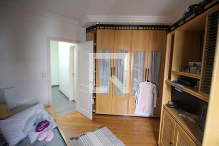 Casa de condomínio à venda com 232m², 4 quartos e 4 vagas Casa de condomínio à venda com 232m², 4 quartos e 4 vagasQuarto 2 - Suíte