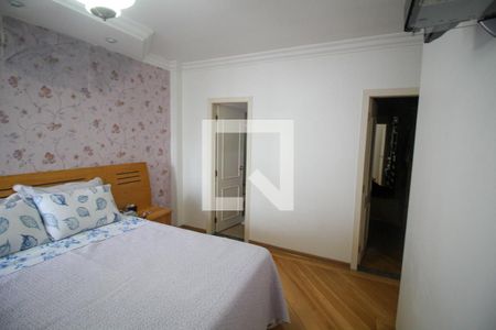 Casa de condomínio à venda com 232m², 4 quartos e 4 vagas Casa de condomínio à venda com 232m², 4 quartos e 4 vagasQuarto Suíte