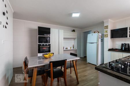 Casa à venda com 150m², 3 quartos e 2 vagasCozinha 