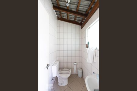 Casa à venda com 230m², 3 quartos e 1 vaga Casa à venda com 230m², 3 quartos e 1 vagaBanheiro de Serviço