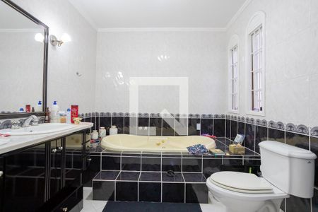 Casa à venda com 252m², 4 quartos e 2 vagasBanheiro da Suíte