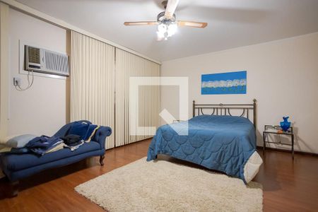 Casa à venda com 252m², 4 quartos e 2 vagasSuíte