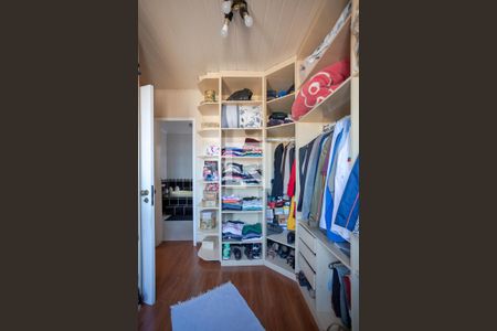 Casa à venda com 252m², 4 quartos e 2 vagasCloset da Suíte
