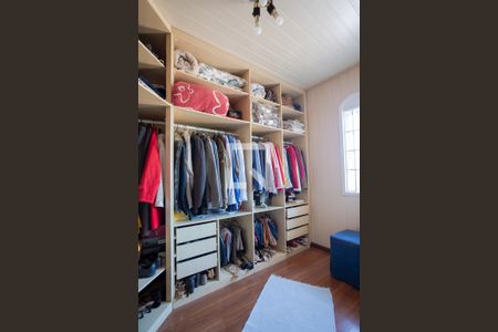 Casa à venda com 252m², 4 quartos e 2 vagasCloset da Suíte