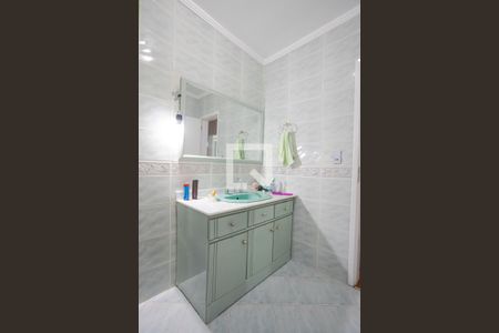 Casa à venda com 252m², 4 quartos e 2 vagasBanheiro 4