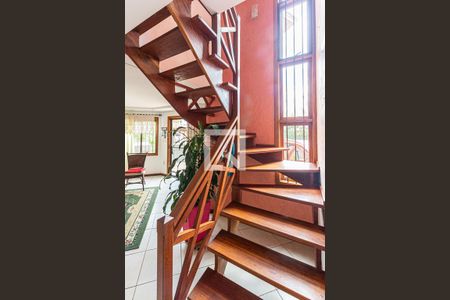 Escada de casa à venda com 4 quartos, 300m² em Aberta dos Morros, Porto Alegre