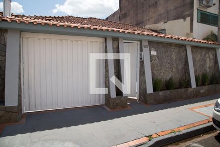 Casa para alugar com 220m², 3 quartos e 2 vagasFachada
