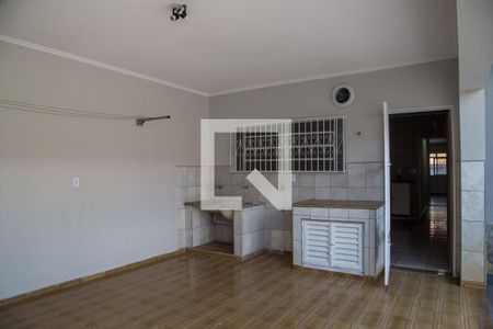 Casa para alugar com 220m², 3 quartos e 2 vagasÁrea de serviço
