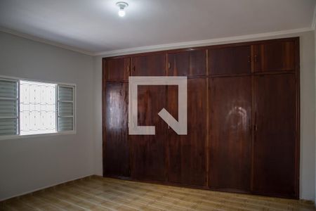Casa para alugar com 220m², 3 quartos e 2 vagasSuíte 2