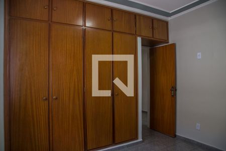 Casa para alugar com 220m², 3 quartos e 2 vagasQuarto