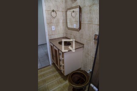 Casa para alugar com 220m², 3 quartos e 2 vagasBanheiro social