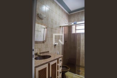 Casa para alugar com 220m², 3 quartos e 2 vagasBanheiro social