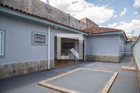 Casa para alugar com 220m², 3 quartos e 2 vagasQuintal