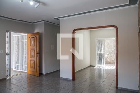 Casa para alugar com 220m², 3 quartos e 2 vagasSala