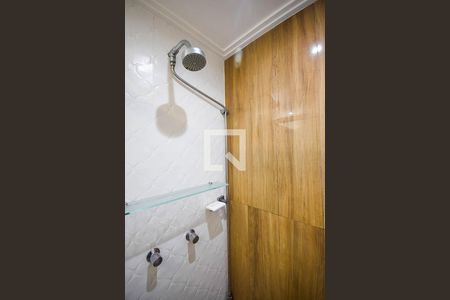 Apartamento à venda com 55m², 2 quartos e 1 vagaChuveiro do banheiro da suíte