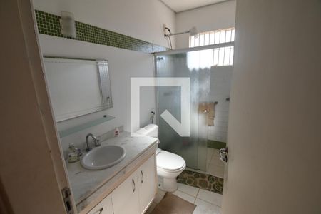 Casa à venda com 250m², 3 quartos e 4 vagasBanheiro da Suíte 2