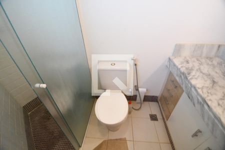 Casa à venda com 250m², 3 quartos e 4 vagasBanheiro da Suíte 1