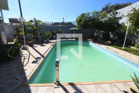 Casa à venda com 250m², 3 quartos e 4 vagasPiscina