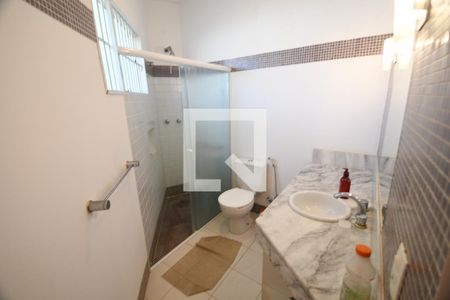 Casa à venda com 250m², 3 quartos e 4 vagasBanheiro da Suíte 1