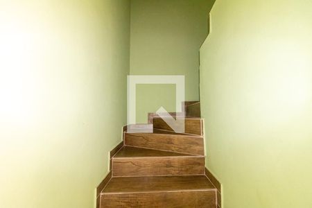 Casa à venda com 110m², 3 quartos e 2 vagas Casa à venda com 110m², 3 quartos e 2 vagasEscada para os Dormitórios