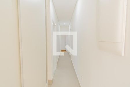 Casa de condomínio à venda com 205m², 3 quartos e 4 vagasCorredor