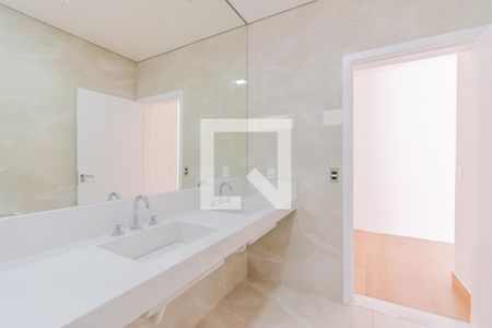 Casa de condomínio à venda com 205m², 3 quartos e 4 vagasBanheiro da Suíte 3