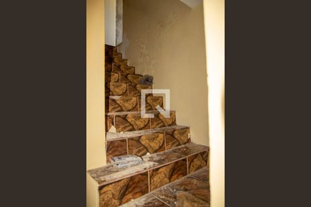 Casa para alugar com 200m², 3 quartos e 2 vagasEscada