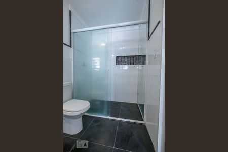 Casa para alugar com 295m², 4 quartos e 2 vagas Casa para alugar com 295m², 4 quartos e 2 vagasTerraço - Suíte banheiro