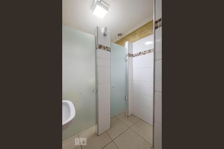 Casa para alugar com 295m², 4 quartos e 2 vagas Casa para alugar com 295m², 4 quartos e 2 vagasQuintal - Banheiro