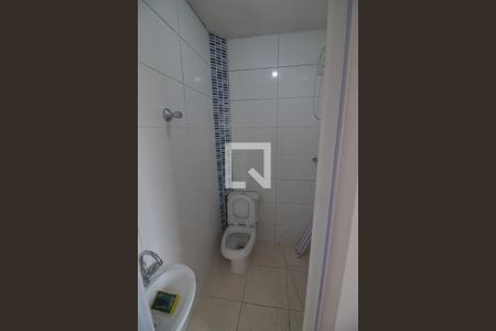 Banheiro de casa para alugar com 1 quarto, 25m² em Jardim Monte Azul, São Paulo