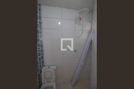 Banheiro de casa para alugar com 1 quarto, 25m² em Jardim Monte Azul, São Paulo