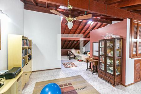 Casa à venda com 239m², 3 quartos e 2 vagasSótão