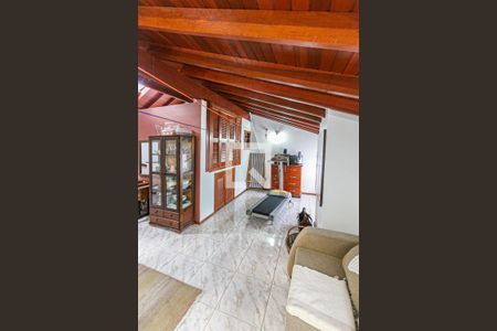 Casa à venda com 239m², 3 quartos e 2 vagasSótão