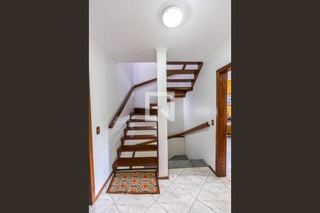 Casa à venda com 239m², 3 quartos e 2 vagasEscada