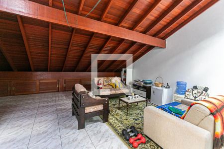 Casa à venda com 239m², 3 quartos e 2 vagasSótão