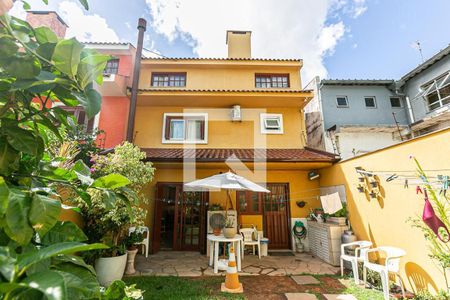 Casa à venda com 239m², 3 quartos e 2 vagasQuintal