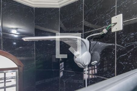 Casa à venda com 179m², 3 quartos e 2 vagas Casa à venda com 179m², 3 quartos e 2 vagasChuveiro