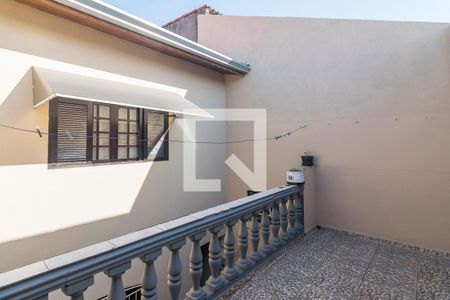 Casa à venda com 179m², 3 quartos e 2 vagas Casa à venda com 179m², 3 quartos e 2 vagasTerraço Fundos