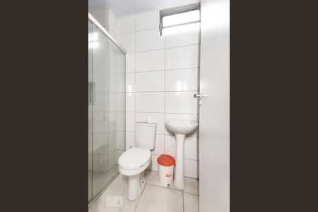 Banheiro de kitnet/studio para alugar com 1 quarto, 36m² em São João Batista, São Leopoldo
