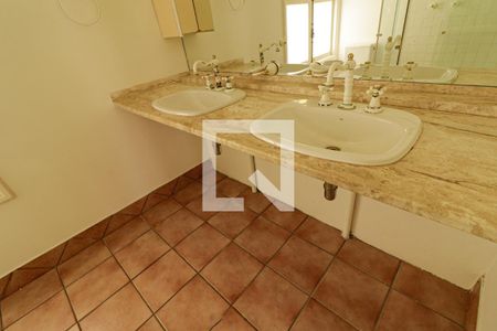 Apartamento para alugar com 385m², 3 quartos e 2 vagas Apartamento para alugar com 385m², 3 quartos e 2 vagasBanheiro do Quarto 1