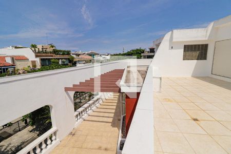 Apartamento para alugar com 385m², 3 quartos e 2 vagas Apartamento para alugar com 385m², 3 quartos e 2 vagasVaranda do Quarto 3