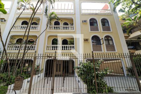 Apartamento para alugar com 385m², 3 quartos e 2 vagas Apartamento para alugar com 385m², 3 quartos e 2 vagasFachada