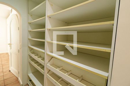 Apartamento para alugar com 385m², 3 quartos e 2 vagas Apartamento para alugar com 385m², 3 quartos e 2 vagasQuarto 2