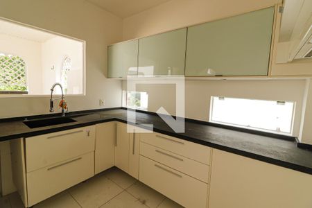 Apartamento para alugar com 385m², 3 quartos e 2 vagas Apartamento para alugar com 385m², 3 quartos e 2 vagasCozinha