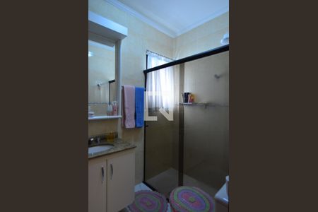 Banheiro da suite de casa à venda com 3 quartos, 125m² em Jardim Textil, São Paulo