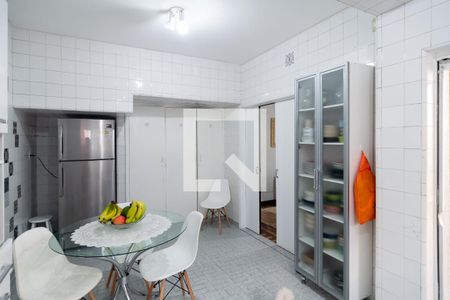 Casa à venda com 110m², 3 quartos e 2 vagas Casa à venda com 110m², 3 quartos e 2 vagasCozinha