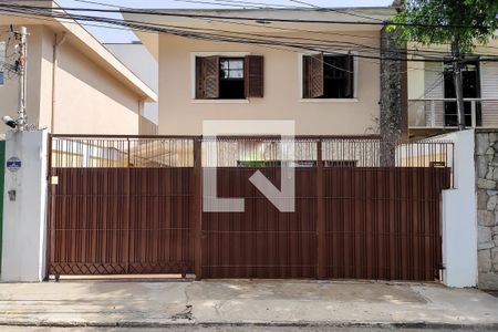 Casa à venda com 110m², 3 quartos e 2 vagas Casa à venda com 110m², 3 quartos e 2 vagasFachada