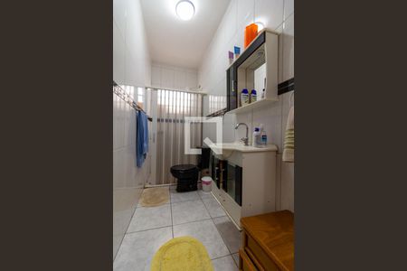 Banheiro Social de casa à venda com 2 quartos, 100m² em Jardim Odete, São Paulo