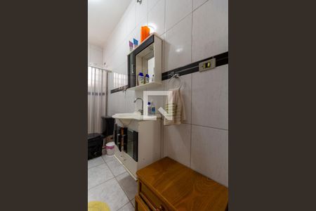 Banheiro Social de casa à venda com 2 quartos, 100m² em Jardim Odete, São Paulo